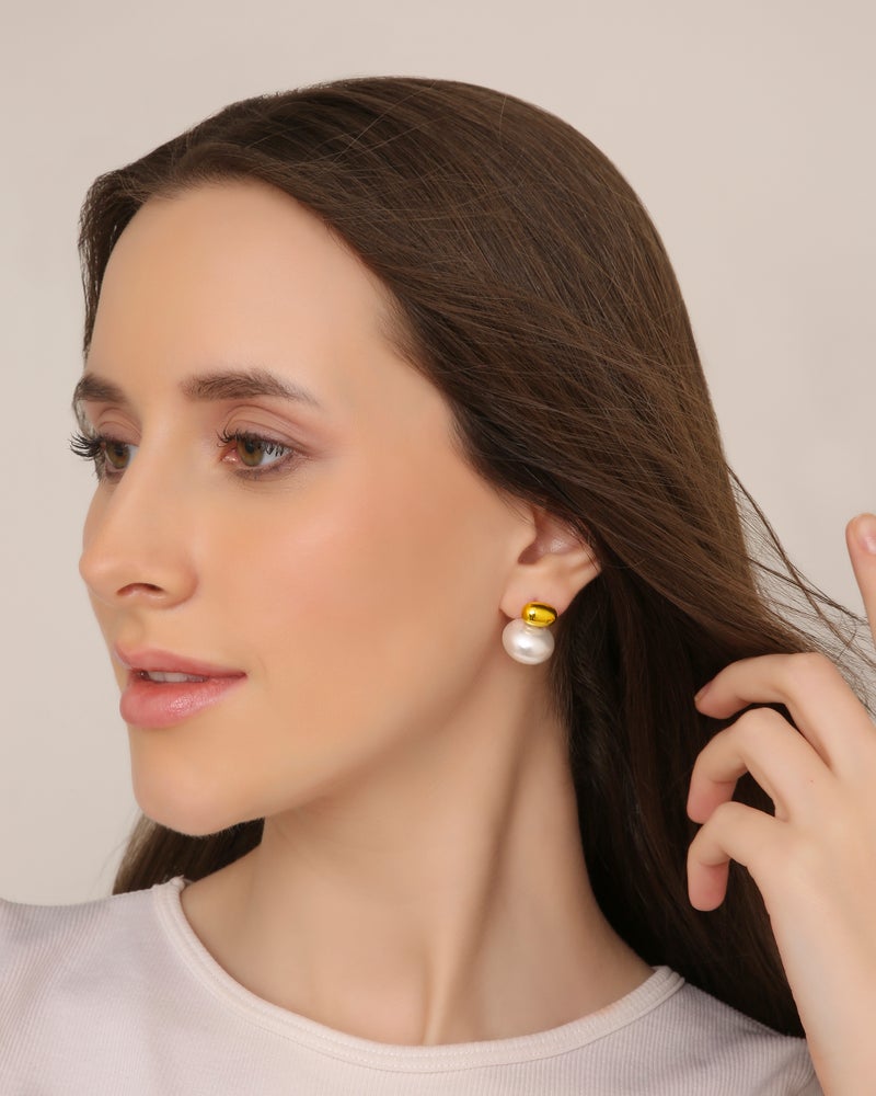 TAAHIRA Sasha Pearl Stud Earrings - Image 4